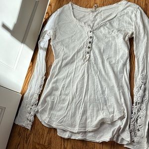 Free people long sleeve tee; size xs